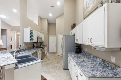 Villa ou maison à vendre à Lady Lake, Floride: 3 chambres, 171.87 m2 № 2209264 - photo 8