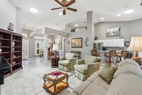 Villa ou maison à vendre à Lady Lake, Floride: 3 chambres, 171.87 m2 № 2209264 - photo 3
