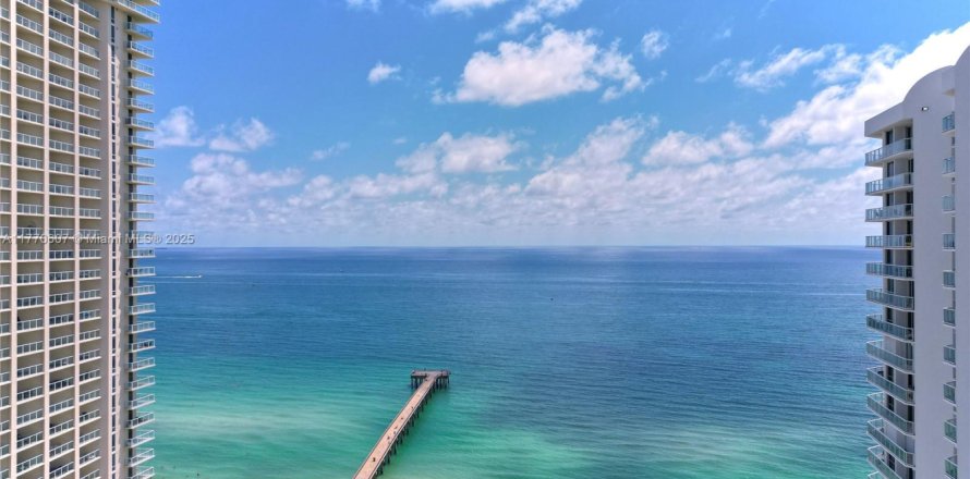 Condo in Sunny Isles Beach, Florida, 4 bedrooms  № 1593631