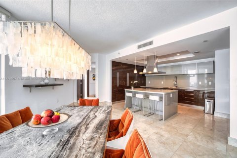 Condo in Sunny Isles Beach, Florida, 4 bedrooms  № 1593631 - photo 16