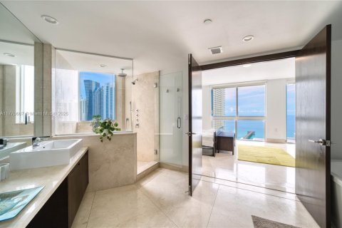 Condo in Sunny Isles Beach, Florida, 4 bedrooms  № 1593631 - photo 28