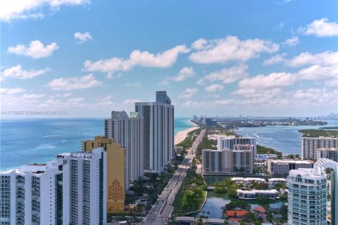 Condo in Sunny Isles Beach, Florida, 4 bedrooms  № 1593631 - photo 3