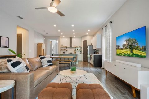 House in Orlando, Florida 3 bedrooms, 188.22 sq.m. № 2114750 - photo 28