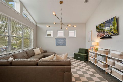 House in Orlando, Florida 3 bedrooms, 188.22 sq.m. № 2114750 - photo 8