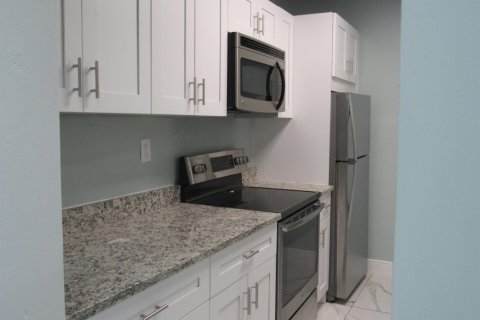 House in West Palm Beach, Florida 3 bedrooms, 97.55 sq.m. № 2086502 - photo 5