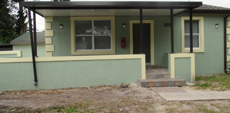 House in West Palm Beach, Florida 3 bedrooms, 97.55 sq.m. № 2086502