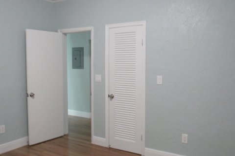 House in West Palm Beach, Florida 3 bedrooms, 97.55 sq.m. № 2086502 - photo 9