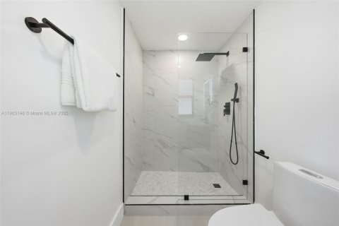 Villa ou maison à vendre à Miami, Floride: 4 chambres № 1955976 - photo 28