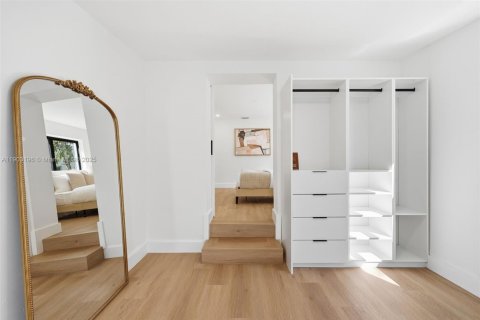 Villa ou maison à vendre à Miami, Floride: 4 chambres № 1955976 - photo 13