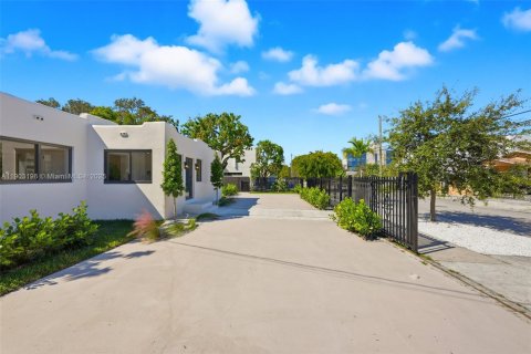 Villa ou maison à vendre à Miami, Floride: 4 chambres № 1955976 - photo 5