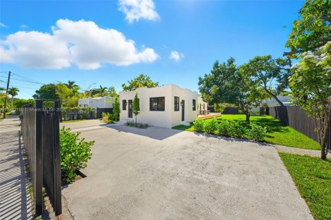 Villa ou maison à vendre à Miami, Floride: 4 chambres № 1955976 - photo 3