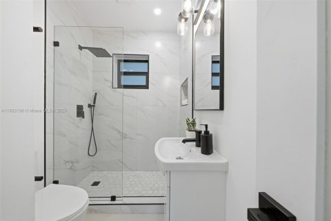 Villa ou maison à vendre à Miami, Floride: 4 chambres № 1955976 - photo 21