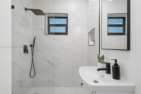 Villa ou maison à vendre à Miami, Floride: 4 chambres № 1955976 - photo 22