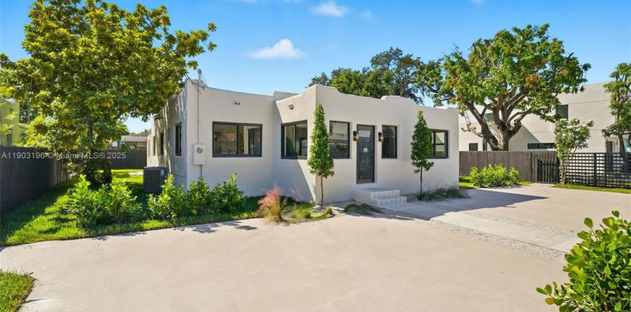 Villa ou maison à Miami, Floride 4 chambres № 1955976