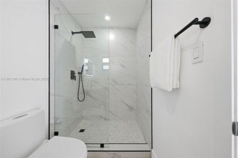 Villa ou maison à vendre à Miami, Floride: 4 chambres № 1955976 - photo 9