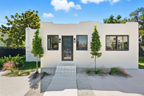 Villa ou maison à vendre à Miami, Floride: 4 chambres № 1955976 - photo 6