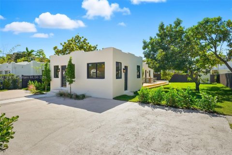 Villa ou maison à vendre à Miami, Floride: 4 chambres № 1955976 - photo 4