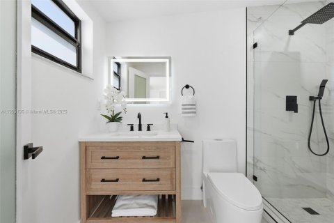 Villa ou maison à vendre à Miami, Floride: 4 chambres № 1955976 - photo 8