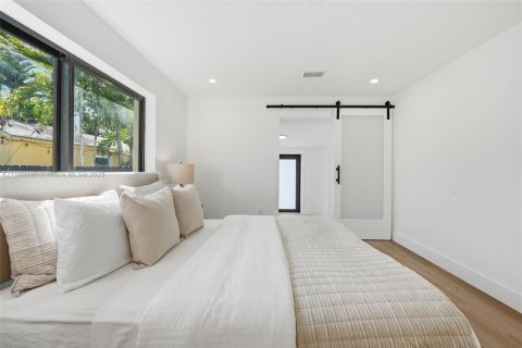 Villa ou maison à vendre à Miami, Floride: 4 chambres № 1955976 - photo 15