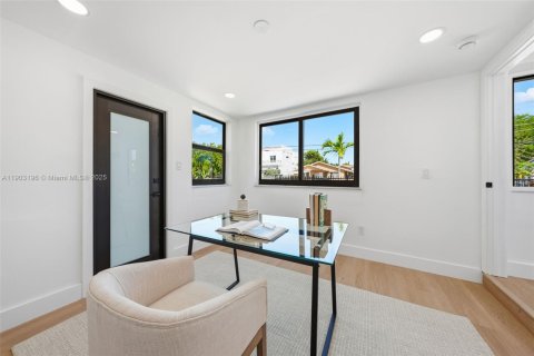 Villa ou maison à vendre à Miami, Floride: 4 chambres № 1955976 - photo 23