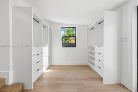 Villa ou maison à vendre à Miami, Floride: 4 chambres № 1955976 - photo 11