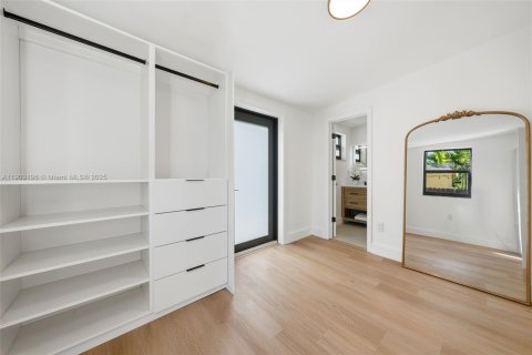 Villa ou maison à vendre à Miami, Floride: 4 chambres № 1955976 - photo 12