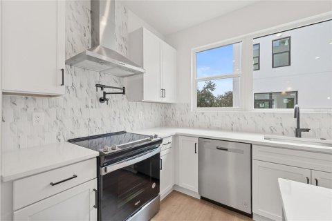 Adosado en venta en Saint Petersburg, Florida, 2 dormitorios, 158.68 m2 № 1884702 - foto 14