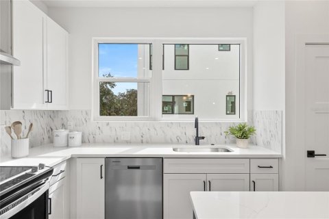 Adosado en venta en Saint Petersburg, Florida, 2 dormitorios, 158.68 m2 № 1884702 - foto 18