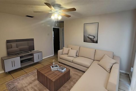 House in Brandon, Florida 2 bedrooms, 80.27 sq.m. № 1791556 - photo 3