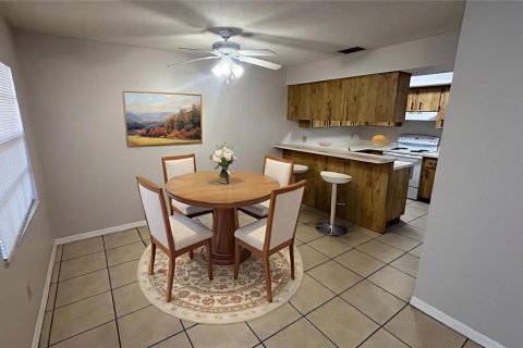House in Brandon, Florida 2 bedrooms, 80.27 sq.m. № 1791556 - photo 4