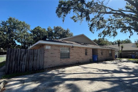 House in Brandon, Florida 2 bedrooms, 80.27 sq.m. № 1791556 - photo 1