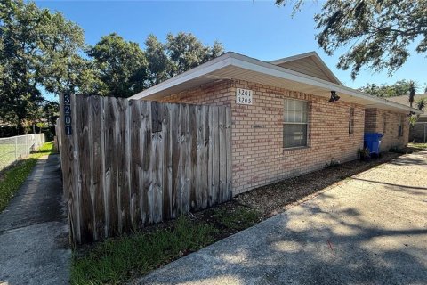 House in Brandon, Florida 2 bedrooms, 80.27 sq.m. № 1791556 - photo 2
