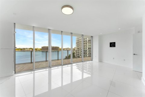 Condo in Miami Beach, Florida, 3 bedrooms  № 2021573 - photo 21