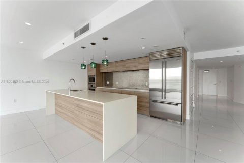 Condo in Miami Beach, Florida, 3 bedrooms  № 2021573 - photo 9