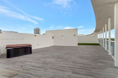 Condo in Miami Beach, Florida, 3 bedrooms  № 2021573 - photo 4