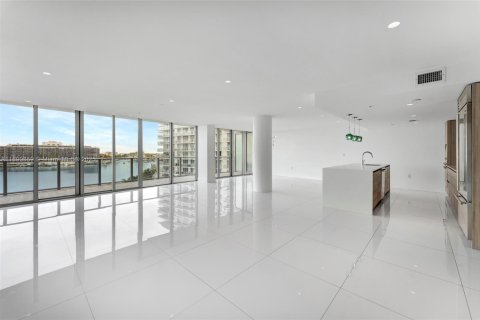 Condo in Miami Beach, Florida, 3 bedrooms  № 2021573 - photo 8