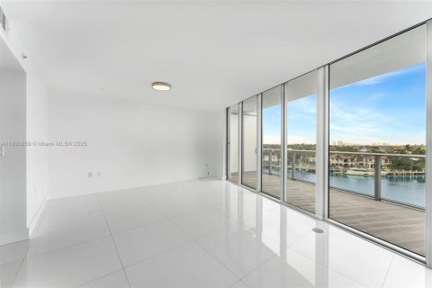 Condo in Miami Beach, Florida, 3 bedrooms  № 2021573 - photo 22