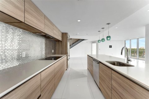 Condo in Miami Beach, Florida, 3 bedrooms  № 2021573 - photo 10