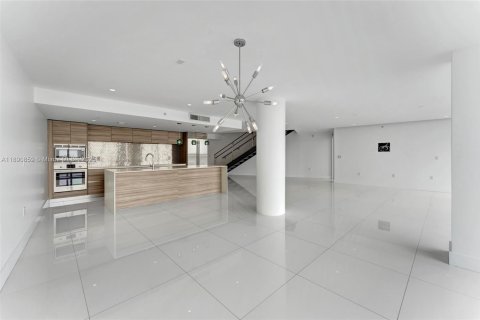 Condo in Miami Beach, Florida, 3 bedrooms  № 2021573 - photo 13