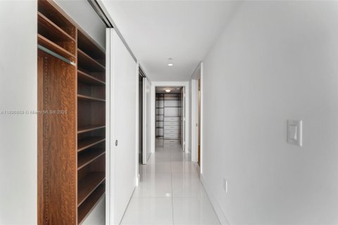 Condo in Miami Beach, Florida, 3 bedrooms  № 2021573 - photo 24