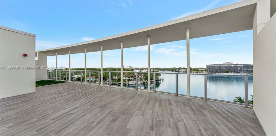 Condo in Miami Beach, Florida, 3 bedrooms  № 2021573