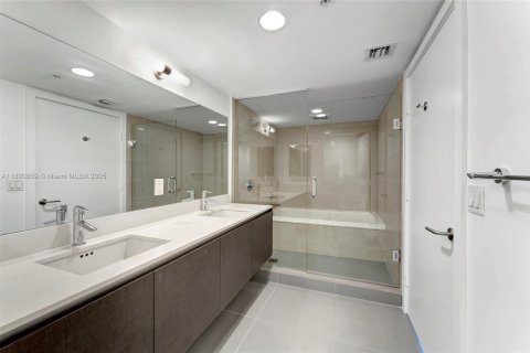 Condo in Miami Beach, Florida, 3 bedrooms  № 2021573 - photo 26