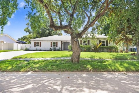 House in Tampa, Florida 4 bedrooms, 246.01 sq.m. № 1910751 - photo 30