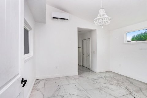 House in Tampa, Florida 4 bedrooms, 246.01 sq.m. № 1910751 - photo 19