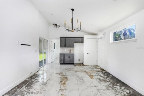 House in Tampa, Florida 4 bedrooms, 246.01 sq.m. № 1910751 - photo 17