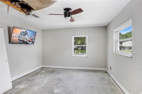House in Tampa, Florida 4 bedrooms, 246.01 sq.m. № 1910751 - photo 11