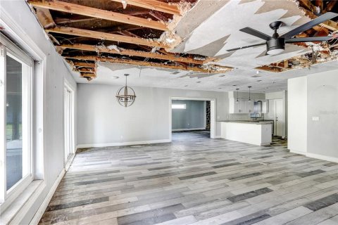 House in Tampa, Florida 4 bedrooms, 246.01 sq.m. № 1910751 - photo 4