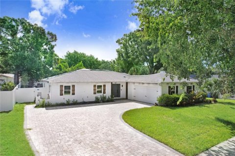 House in Tampa, Florida 4 bedrooms, 246.01 sq.m. № 1910751 - photo 28