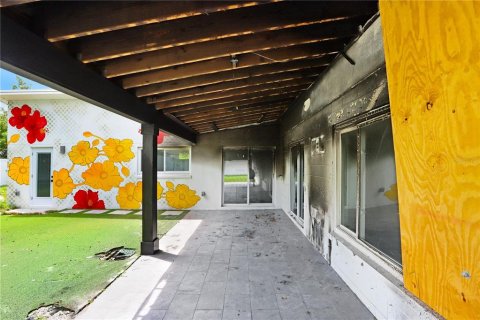 House in Tampa, Florida 4 bedrooms, 246.01 sq.m. № 1910751 - photo 23