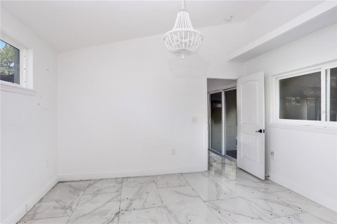 House in Tampa, Florida 4 bedrooms, 246.01 sq.m. № 1910751 - photo 20
